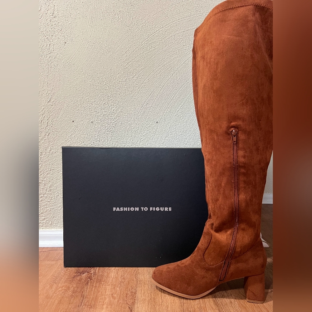 Fashion to Figure over the knee SZ 8 wide, cognac